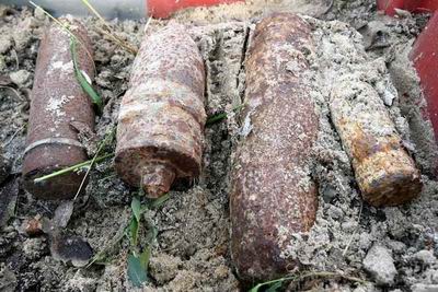 Les dmineurs ont 30 tonnes d'obus  dminer, l'opration va durer une semaine  Coucy-ls-Eppes, dans l'Aisne.  MAXPPP