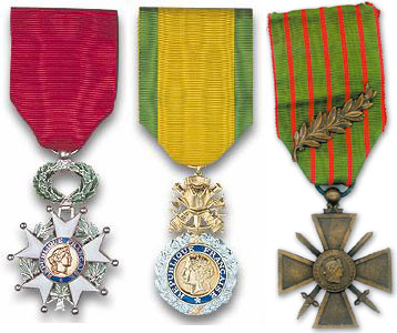 Ses mdailles :  lgion d honneur, mdaille militaire, croix de guerre.
