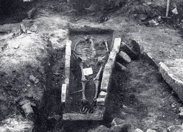 Cimetire mrovingien de Joffrecourt.Squelette mis  jour le 19 avril 1960