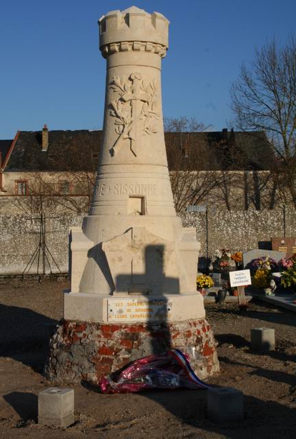 Le monument du cimetière,en cours de restauration (2007),