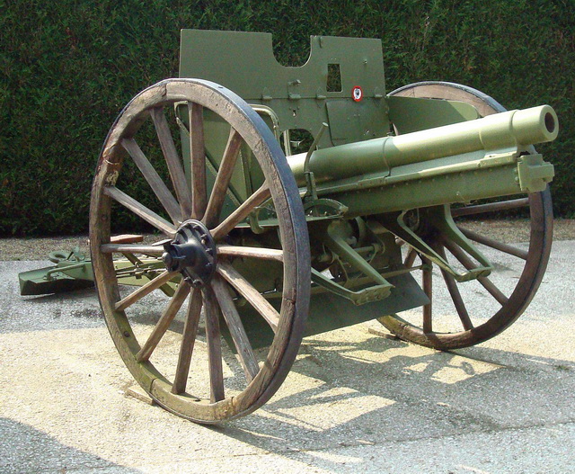 un canon de 77 MM ï¿½ï¿½quivalent allemand du 75 MM franï¿½ï¿½ais