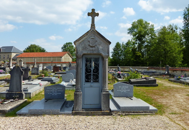 La sépulture familialePaul Froehlicher repose dans la tombe de gaucheSon fils Jean dans celle de droite
